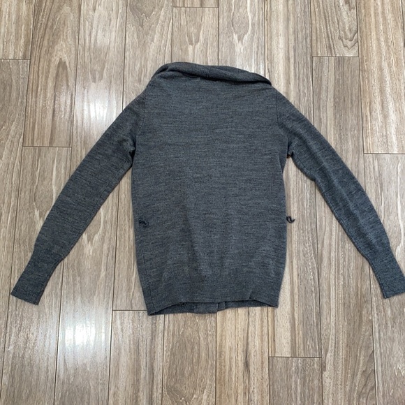 Beautiful Cardigan. - Picture 6 of 9